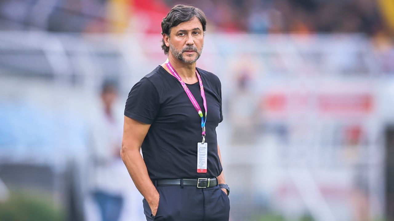 East Bengal vs Mohun Bagan: ডার্বি জয়ের মুহূর্ত ভুলতে পারছেন না ইস্টবেঙ্গল কোচ! East Bengal vs Mohun Bagan: ডার্বি জয়ের মুহূর্ত ভুলতে পারছেন না ইস্টবেঙ্গল কোচ!