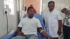 Canning: ফেসবুক পোস্ট দেখে অ্যানিমিয়ায় আক্রান্ত মহিলাকে হাসপাতালে রক্ত দিতে এলেন বিধায়ক Canning: ফেসবুক পোস্ট দেখে অ্যানিমিয়ায় আক্রান্ত মহিলাকে হাসপাতালে রক্ত দিতে এলেন বিধায়ক