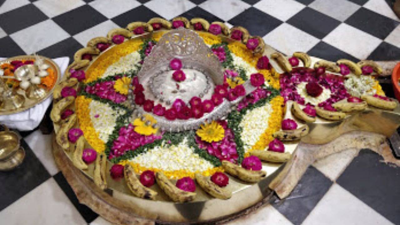 Shiva Temple in India: ঋষিকেশের এই সিদ্ধপীঠে তপস্যা করে অভিশাপ থেকে মুক্তি পেয়েছিলেন চন্দ্রদেব! ধ্যান করেছিলেন স্বামী বিবেকানন্দও