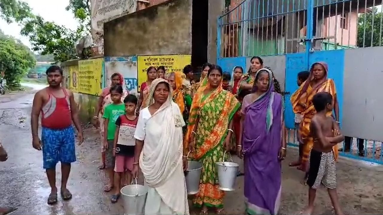 Daspur Drinking Water Crisis: ১ হাতে বালতি, অন্য হাতে তালা!