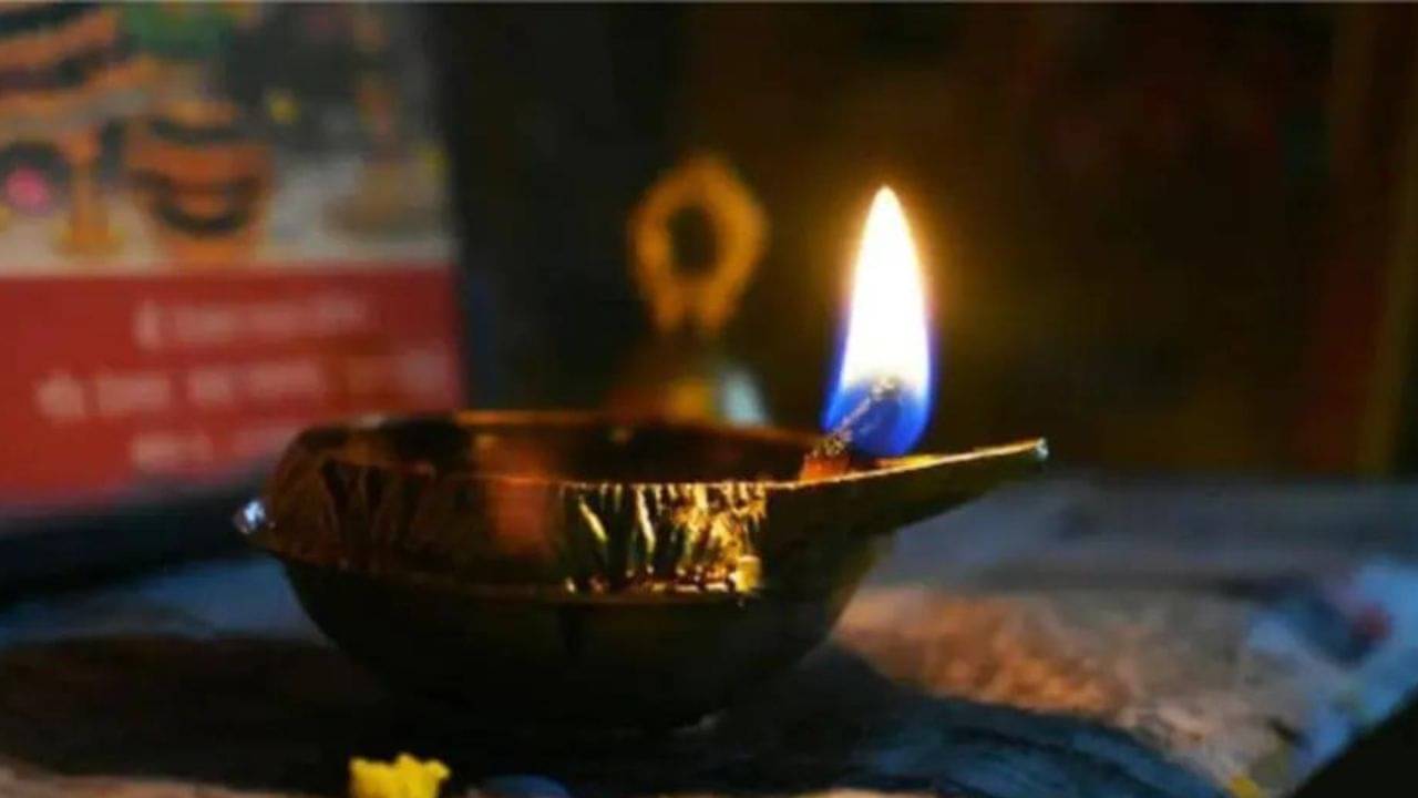 Deepak Rules: প্রদীপ জ্বালানোর রয়েছে সঠিক দিক ও নিয়ম! অর্থলাভ ও ধন-সম্পত্তিতে পূর্ণ হবেন এভাবেই
