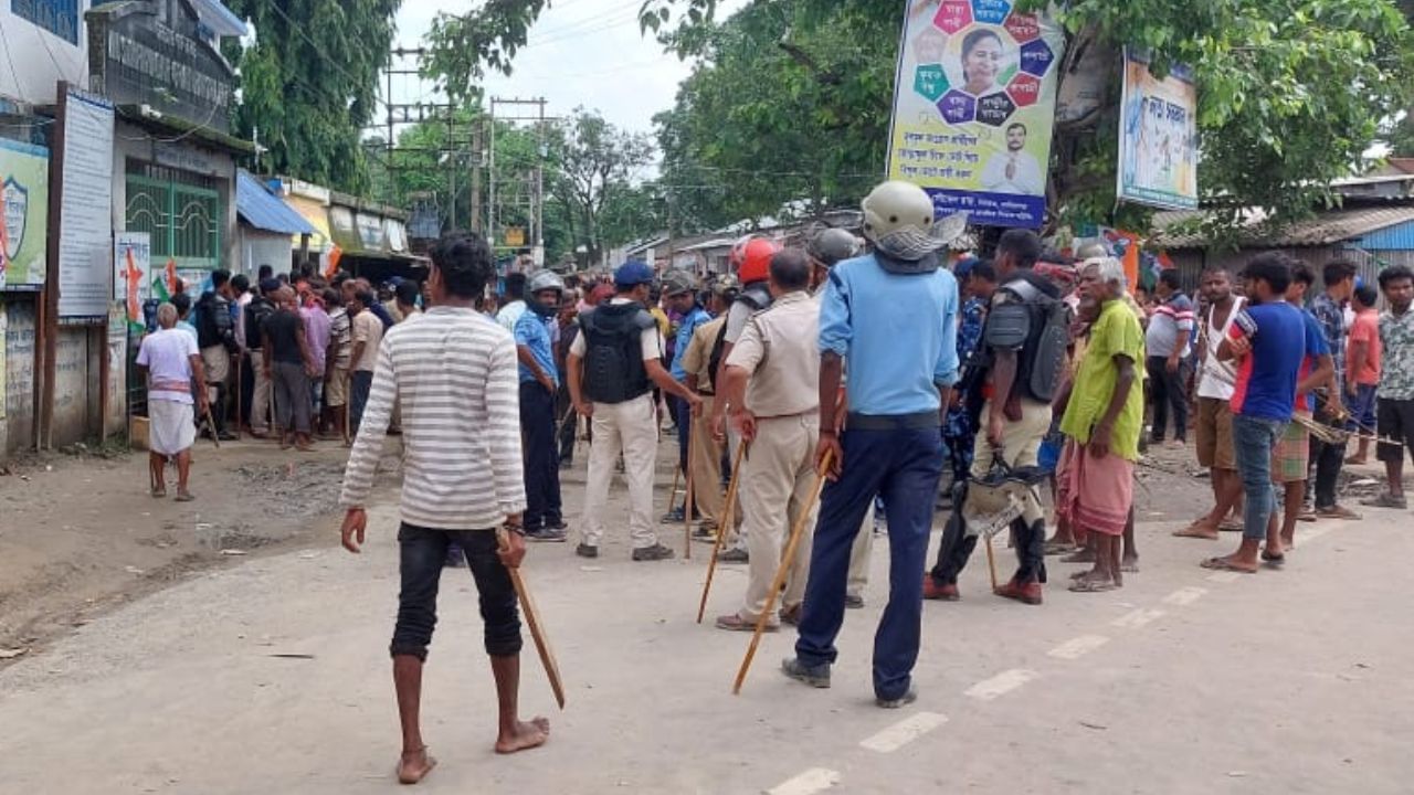 Kaliaganj: দলের বিরুদ্ধে সুর চড়িয়ে 'মহাজোটের' দাবি তৃণমূলের বিক্ষুব্ধদের, স্থগিত হল বোর্ডগঠন