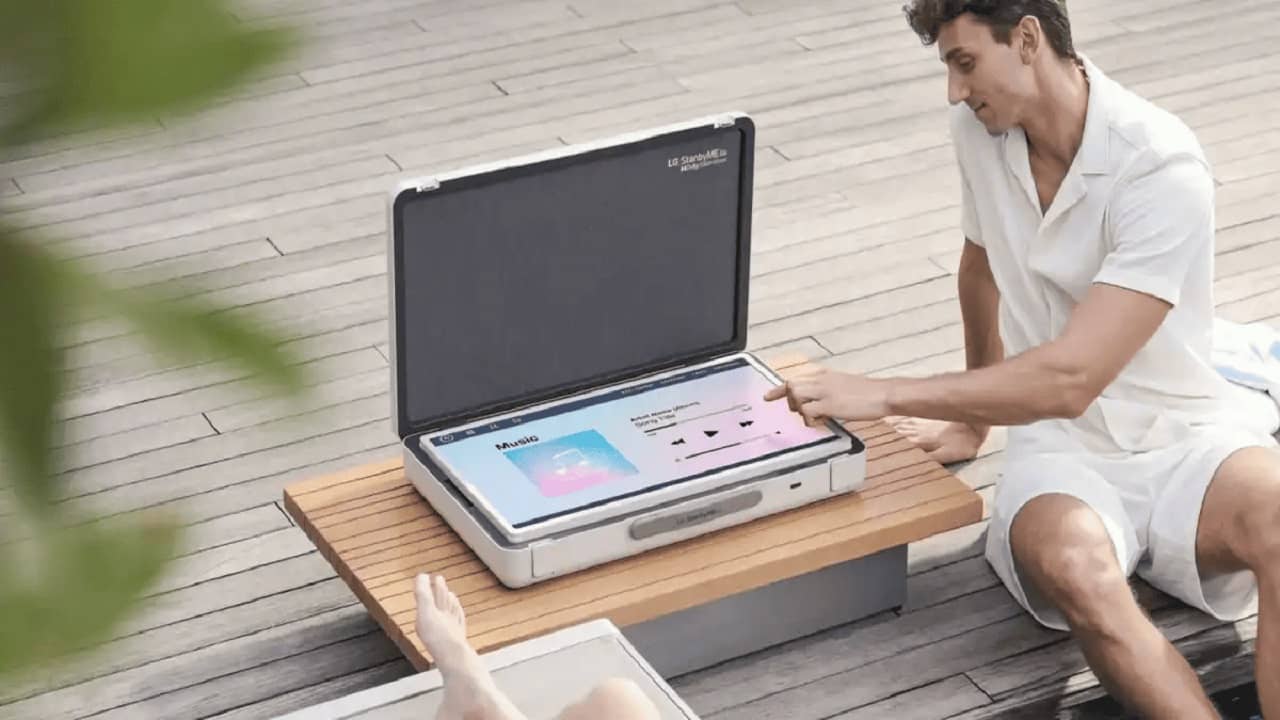 বাক্সবন্দি করে রাখা যায় LG-র এই টাচস্ক্রিন মনিটর, খুললেই আপনার মনপসন্দ সিনেমা-সিরিজ়