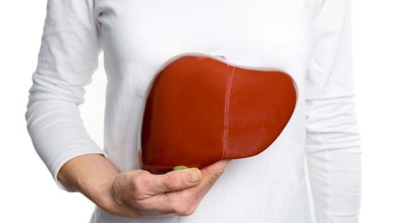 ব্রকলিতে রয়েছে এমন যৌগ যা শরীর থেকে টক্সিন বের করে দিতে সাহায্য করে। এই সবজিতে উপস্থিত গ্লুকোসিনোলেট ক্ষতিকর উপাদান ভেঙ্গে লিভারকে সুস্থ রাখতে সাহায্য করে।