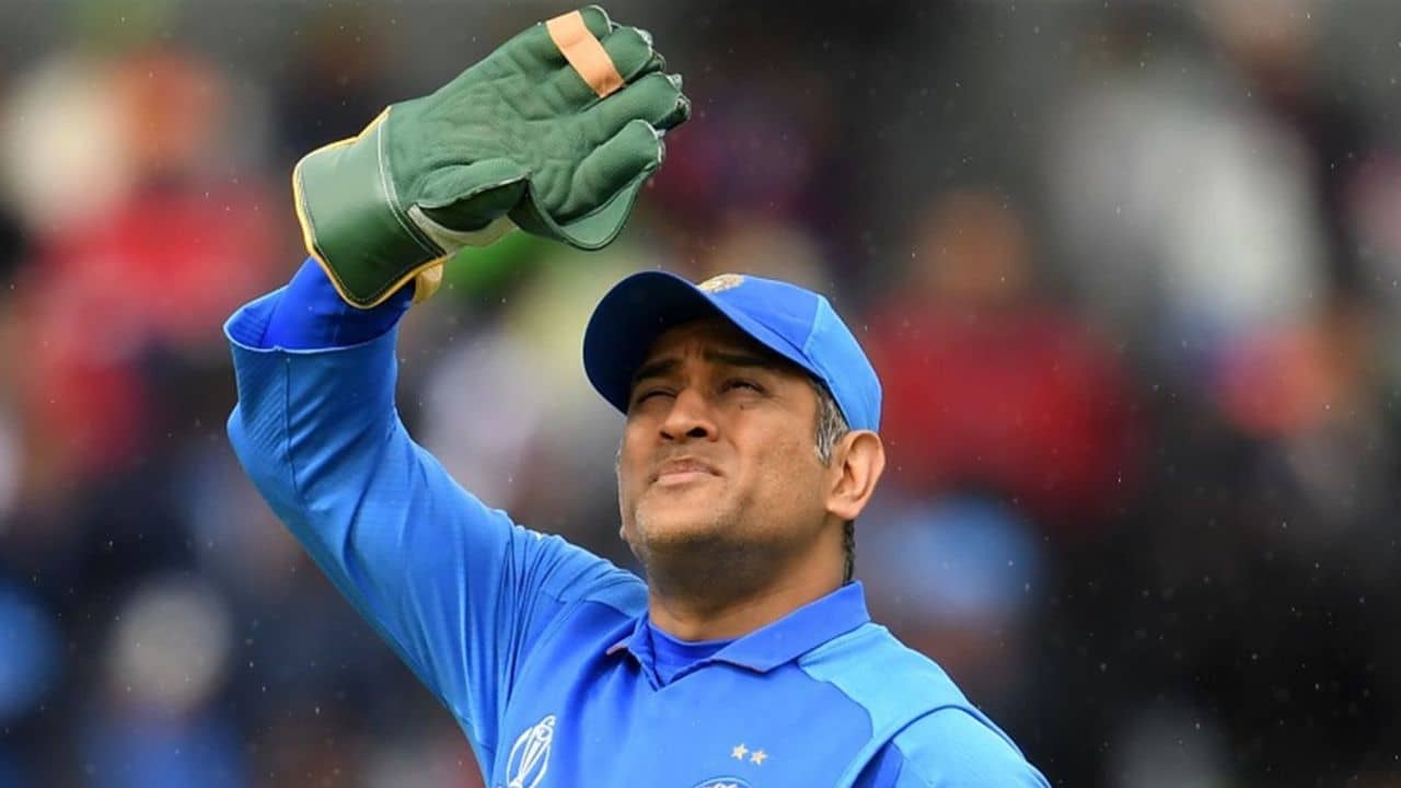 MS Dhoni : তিনবছর হয়ে গেল, ফিরে আসুন, ধোনির অবসর পোস্টে গিয়ে আর্জি ভক্তদের