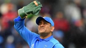 MS Dhoni : 'তিনবছর হয়ে গেল, ফিরে আসুন', ধোনির অবসর পোস্টে গিয়ে আর্জি ভক্তদের MS Dhoni : 'তিনবছর হয়ে গেল, ফিরে আসুন', ধোনির অবসর পোস্টে গিয়ে আর্জি ভক্তদের