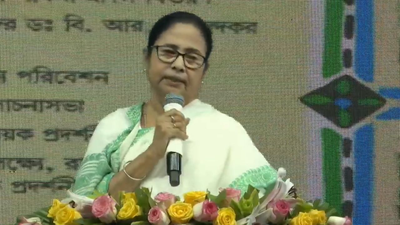 Mamata Banerjee: রাস্তা-আবাসের টাকা আটকে মুষ্টিমেয় লোককে DA দিচ্ছে কেন্দ্র: মমতা