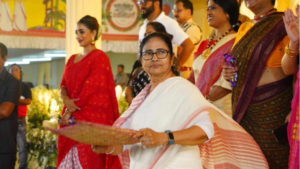 Mamata Banerjee on Durga Puja: পুজো কমিটিগুলোর টাকা বাড়ানোর সঙ্গে 'সাহায্য'ও চাইলেন মমতা