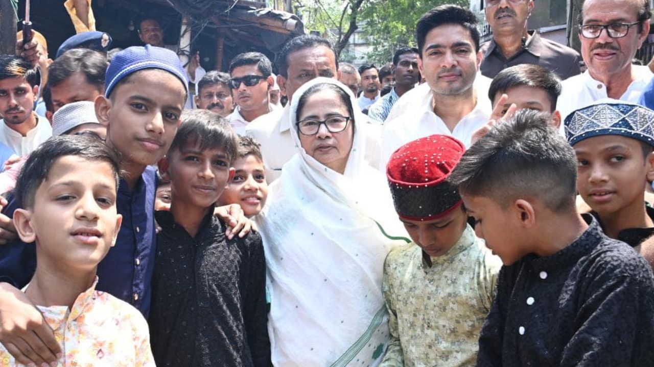 Mamata Banerjee on minority: 'রোজা তোলার সময় যাই বলে ব্যঙ্গ করে, বিজেপি তো নামটাই বদলে দিয়েছে'