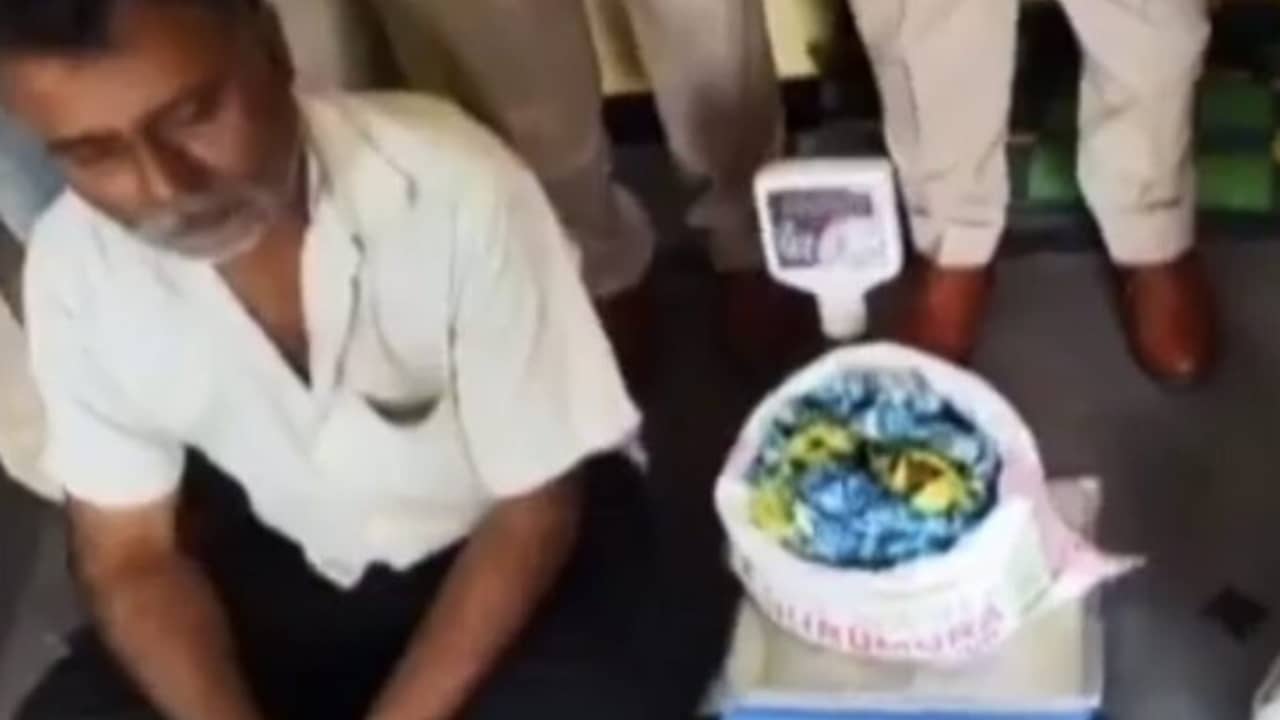 একই চকোলেট বারবার খেতে চাইছে শিশু, মাদক মেশানো নেই তো?