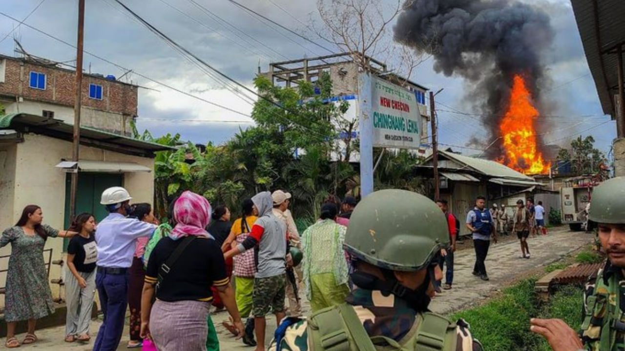 Manipur Violence: অন্ধকার থাকতেই হামলা, ফের অগ্নিগর্ভ মণিপুর! গত ২৪ ঘণ্টায় আরও লম্বা মৃত্যু-মিছিল