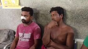 Murshidabad: জমি নিয়ে বিবাদের জেরে রণক্ষেত্র ডোমকল, দেদার বোমাবাজি, চলল গুলি Murshidabad: জমি নিয়ে বিবাদের জেরে রণক্ষেত্র ডোমকল, দেদার বোমাবাজি, চলল গুলি