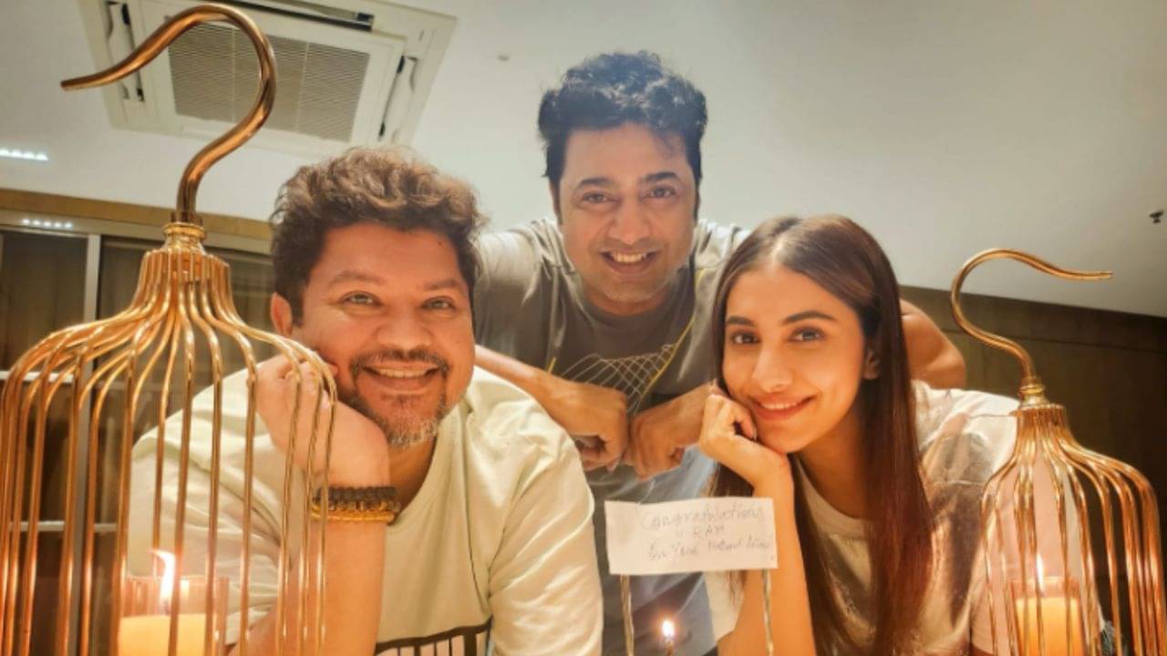 Ramkamal Mukherjee: হঠাৎ সারপ্রাইজ়, বন্ধু এমনই হয়..., দেব-রুক্মিনীর কাণ্ড দেখে আবেগঘন রামকমল