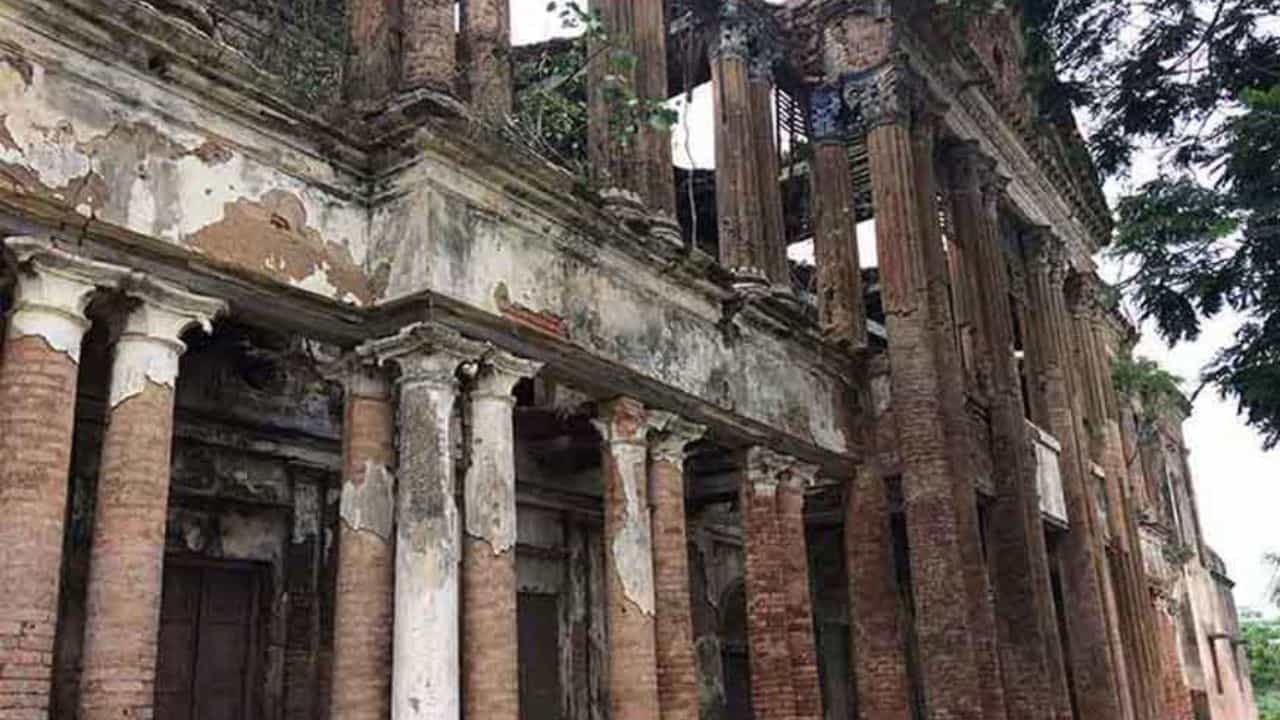 Nimtita Jamidarbari: 'জলসাঘর' পেল হেরিটেজ তকমা, মুর্শিদাবাদ গেলে নিমতিতার জমিদার বাড়ি আর মিস করবেন না Nimtita Jamidarbari: 'জলসাঘর' পেল হেরিটেজ তকমা, মুর্শিদাবাদ গেলে নিমতিতার জমিদার বাড়ি আর মিস করবেন না