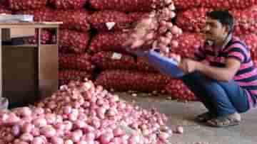 Onion price: ঊর্ধ্বমুখী দাম! পেঁয়াজের রফতানিতে অতিরিক্ত শুল্ক বসাল কেন্দ্র