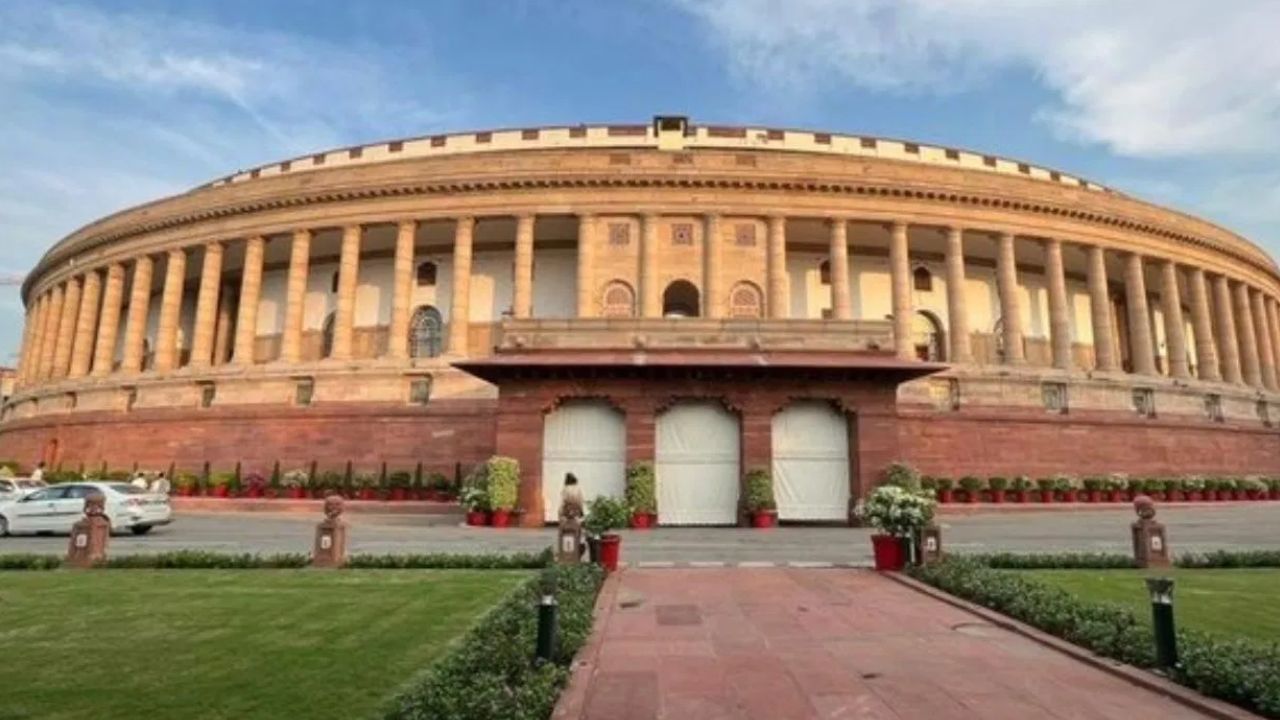 Old Parliament Building: বিশ্বের অনন্য স্থাপত্যের নিদর্শন পুরানো সংসদ ভবন, এটির নির্মাণ খরচ শুনলে অবাক হবেন