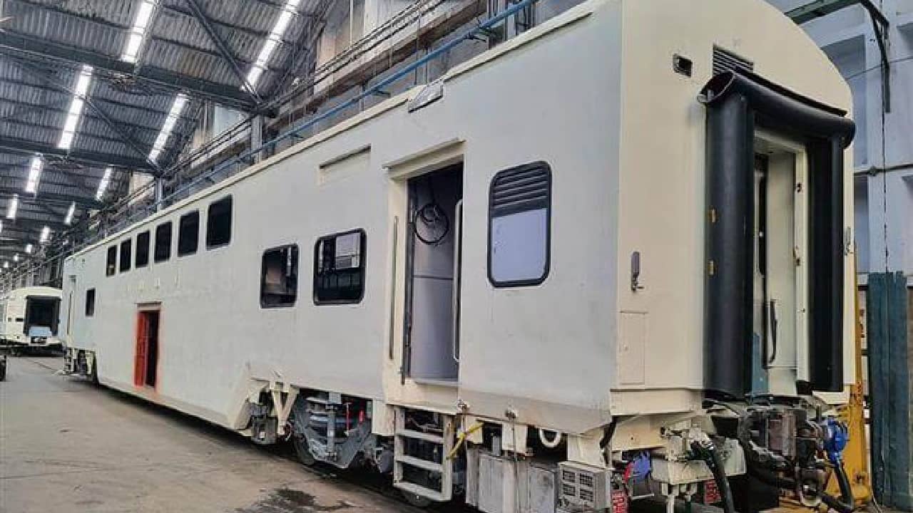 RCF Kapurthala: উপরে যাত্রীবাহী ট্রেন, নীচে মালগাড়ি; অনন্য কোচ তৈরি করছে ভারতীয় রেল