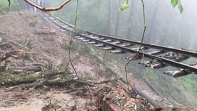 Himachal Pradesh Rain: ১০০০০ কোটি টাকার ক্ষতির ধাক্কায় টলমল হিমাচল, মৃত বেড়ে ৭৪, বৃষ্টি বন্ধের ইঙ্গিত এখনও নেই Himachal Pradesh Rain: ১০০০০ কোটি টাকার ক্ষতির ধাক্কায় টলমল হিমাচল, মৃত বেড়ে ৭৪, বৃষ্টি বন্ধের ইঙ্গিত এখনও নেই