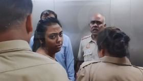 Sukanya Mondal: এজলাসে কাঁদছে মেয়ে, সবুজ গেঞ্জি পরে ভার্চুয়াল কোর্টে হাজির কেষ্ট Sukanya Mondal: এজলাসে কাঁদছে মেয়ে, সবুজ গেঞ্জি পরে ভার্চুয়াল কোর্টে হাজির কেষ্ট
