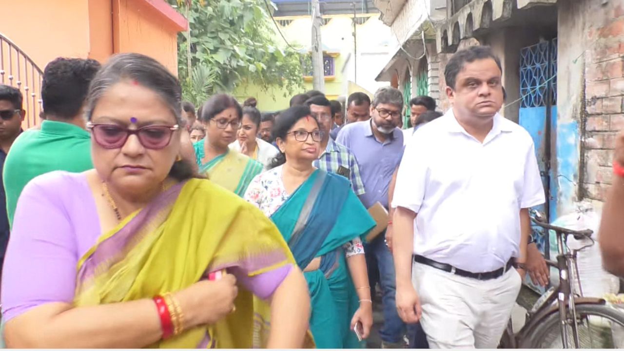 TMC delegation team at Nadia, at the house of dead student of Jadavpur University