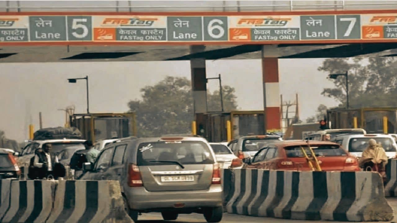 FASTag: টোল প্লাজ়ায় ১০ সেকেন্ডের বেশি অপেক্ষা করতে হলে টাকা মাফ? জেনে নিন আসল তথ্য