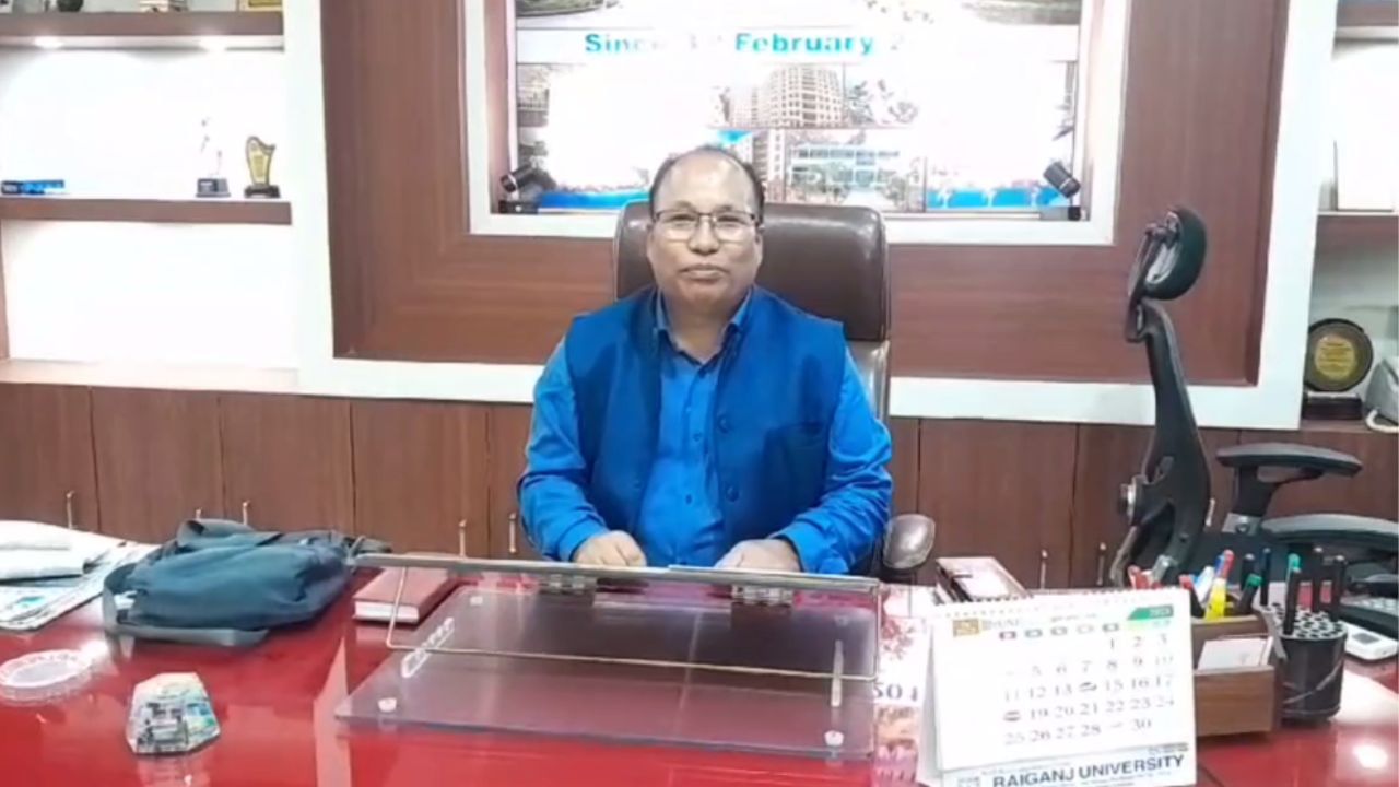 Raiganj university: শিক্ষাক্ষেত্রে ফের বোসের অ্যাকশন! এবার রায়গঞ্জ বিশ্ববিদ্যালয়ে নিয়োগ উপাচার্যকে Raiganj university: শিক্ষাক্ষেত্রে ফের বোসের অ্যাকশন! এবার রায়গঞ্জ বিশ্ববিদ্যালয়ে নিয়োগ উপাচার্যকে