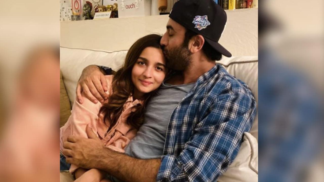 Ranbir-Alia: রণবীরের 'লিপস্টিক কাণ্ডে' উত্তাল নেটপাড়া, স্বামীর হয়ে কী সাফাই আলিয়ার?