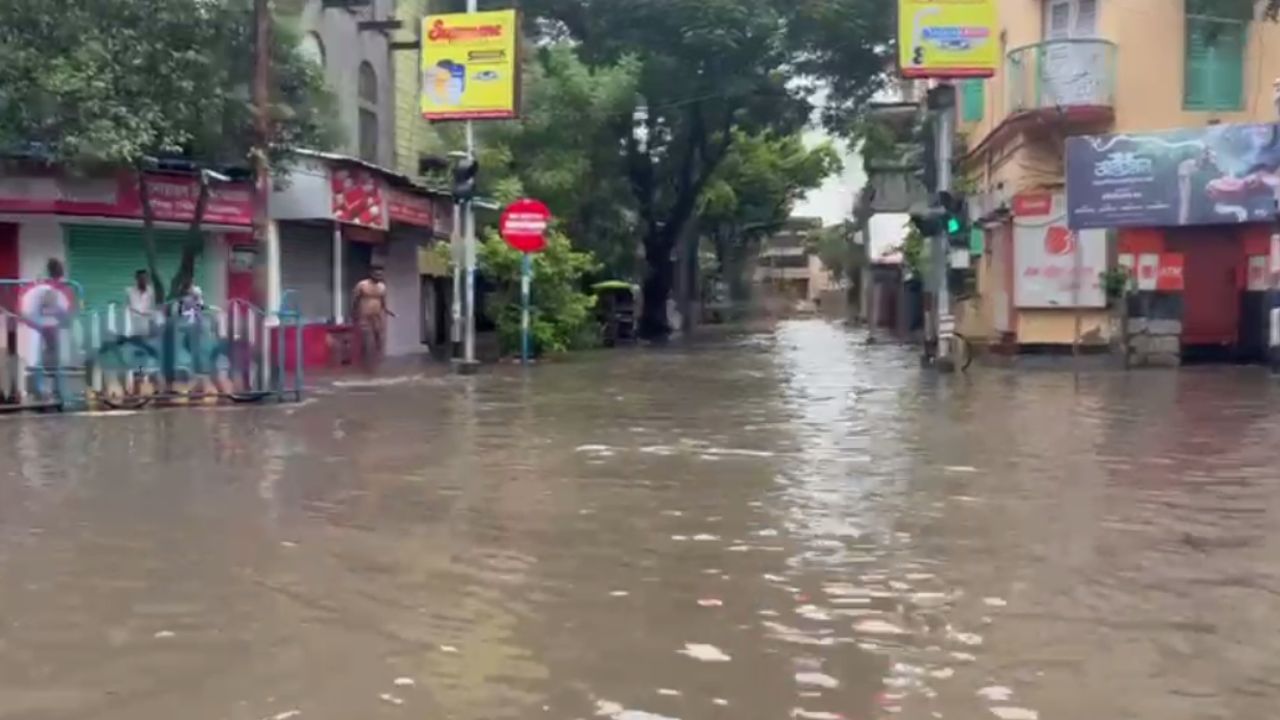 WB Weather Update: নিম্নচাপ পরিণত হয়েছে গভীর নিম্নচাপে, ৪ জেলায় লাল সতর্কতা, কতটা বাড়বে বৃষ্টির দাপট?