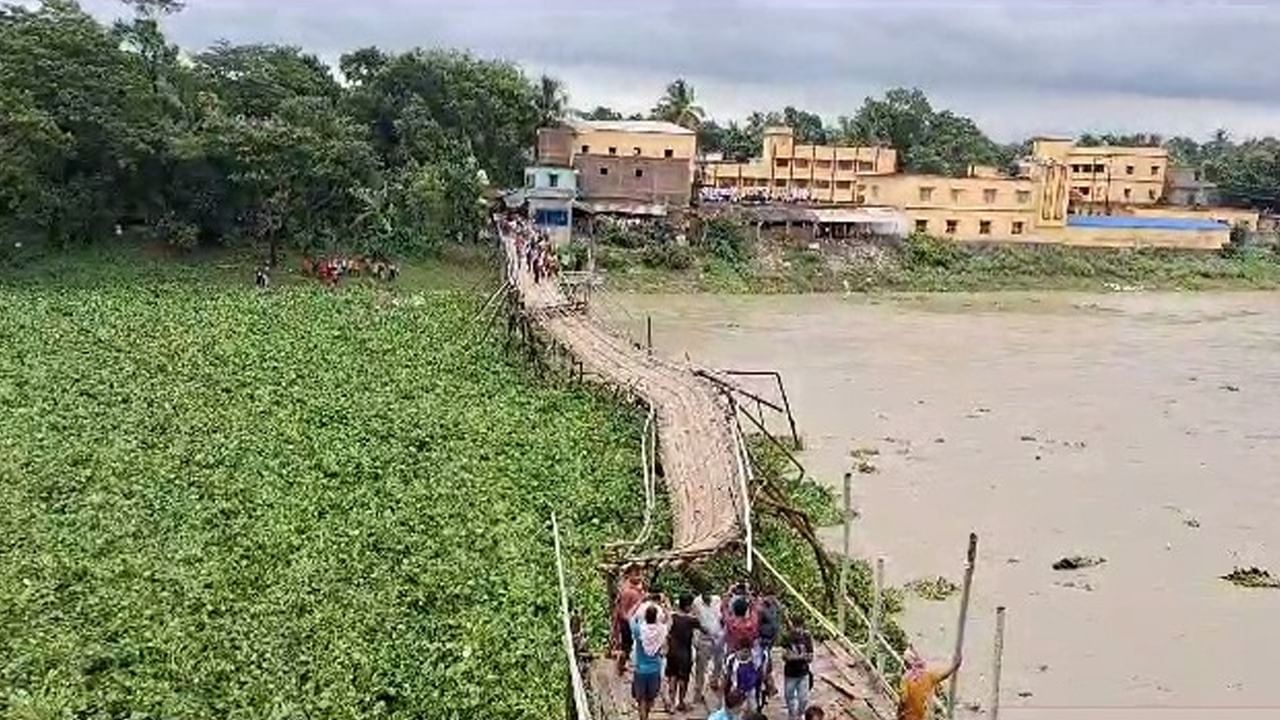Jhumi River Bridge Collapse: একের পর এক সাঁকো ভাঙল!