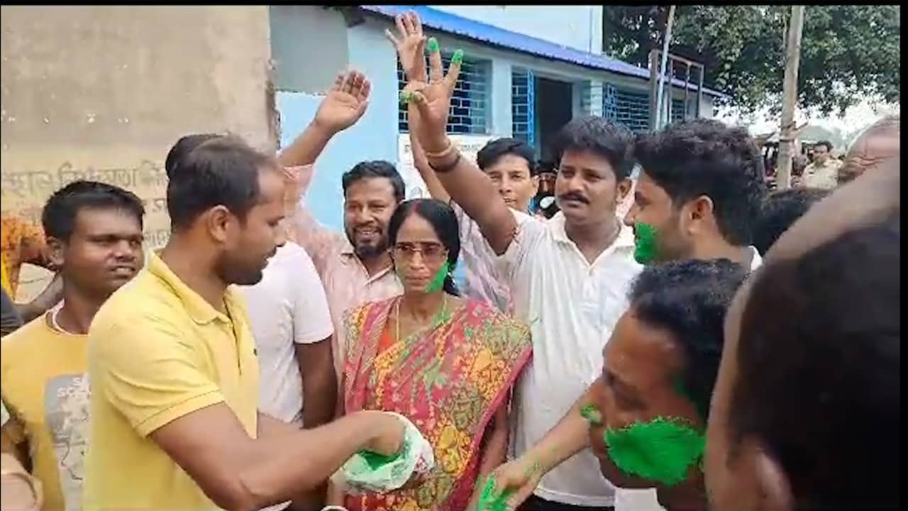 Kumarganj News: আসন ১৪, কিন্তু ৫ আসনেই বোর্ড!