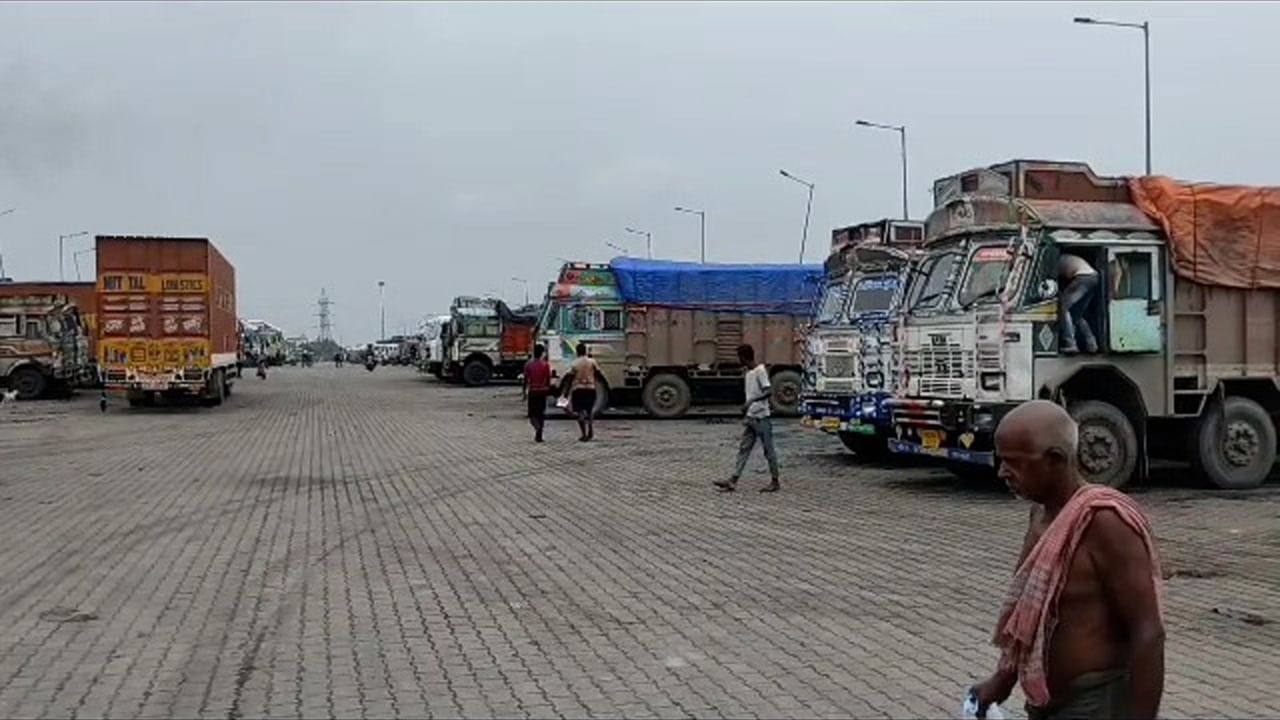 Asansol Parking Problem: ফ্রি পার্কিংয়েও ট্যাক্স!