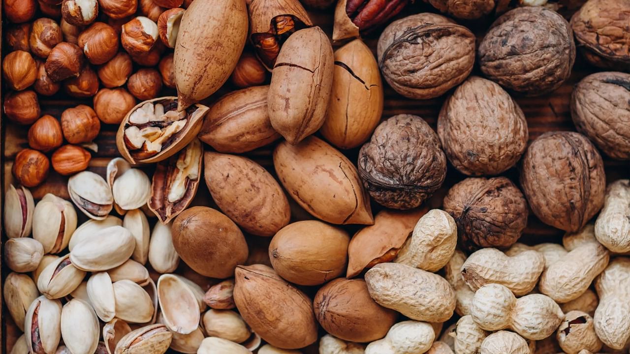 Effects Of Nuts: বাদাম খেলে বিষক্রিয়া!