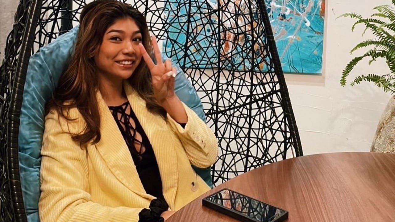 বাঙালির রবীন্দ্রনাথ, সত্যজিতের সঙ্গে ভালই পরিচয় প্রিয়াঙ্কার। ফুচকা খেতে ভালবাসেন। মিষ্টিও পছন্দ তাঁর। পরিচিতি হিসাবে বাঙালি পরিচয় বেশ ভাল লাগে প্রিয়াঙ্কার। বাবা ভারতীয় বলে গর্ব হয়, একাধিক ইন্টারভিউতে জানিয়েছেন তিনি।