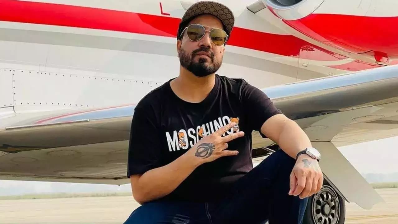 Mika Singh: হঠাৎ এমন কী হল? ১৫ কোটি আর্থিক ক্ষতির মুখে মিকা সিং