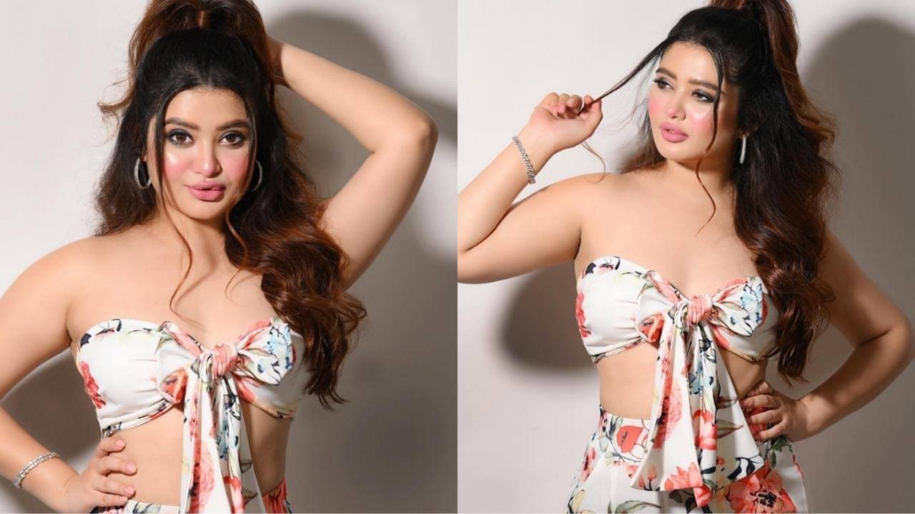 Ena Saha: ব়্যাম্পে হেঁটে কটাক্ষে এনা, হলেন বডি শেমিং-এর শিকার