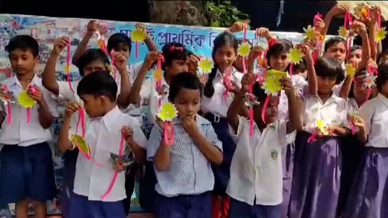 Rakhi Purnima 2023: ফেলে দেওয়া প্লাস্টিক থেকে রাখী!