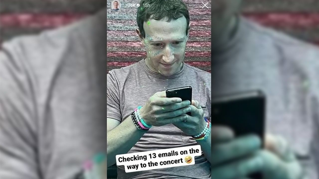 Zuckerberg Uses This Mobile