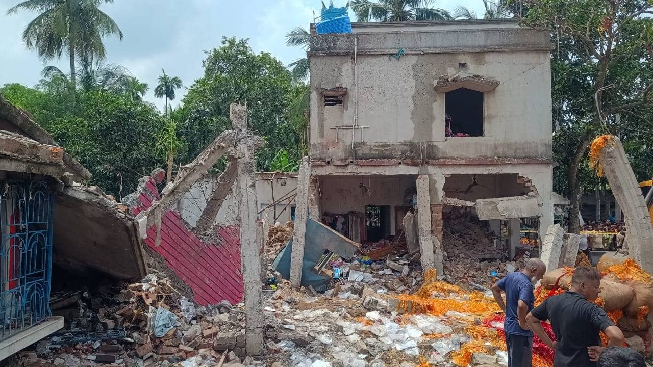Duttapukur Blast: দত্তপুকুরে কতজন নাবালকের মৃত্যু হয়েছে? রাজ্যের কাছে উত্তর চাইল জাতীয় শিশু সুরক্ষা কমিশন