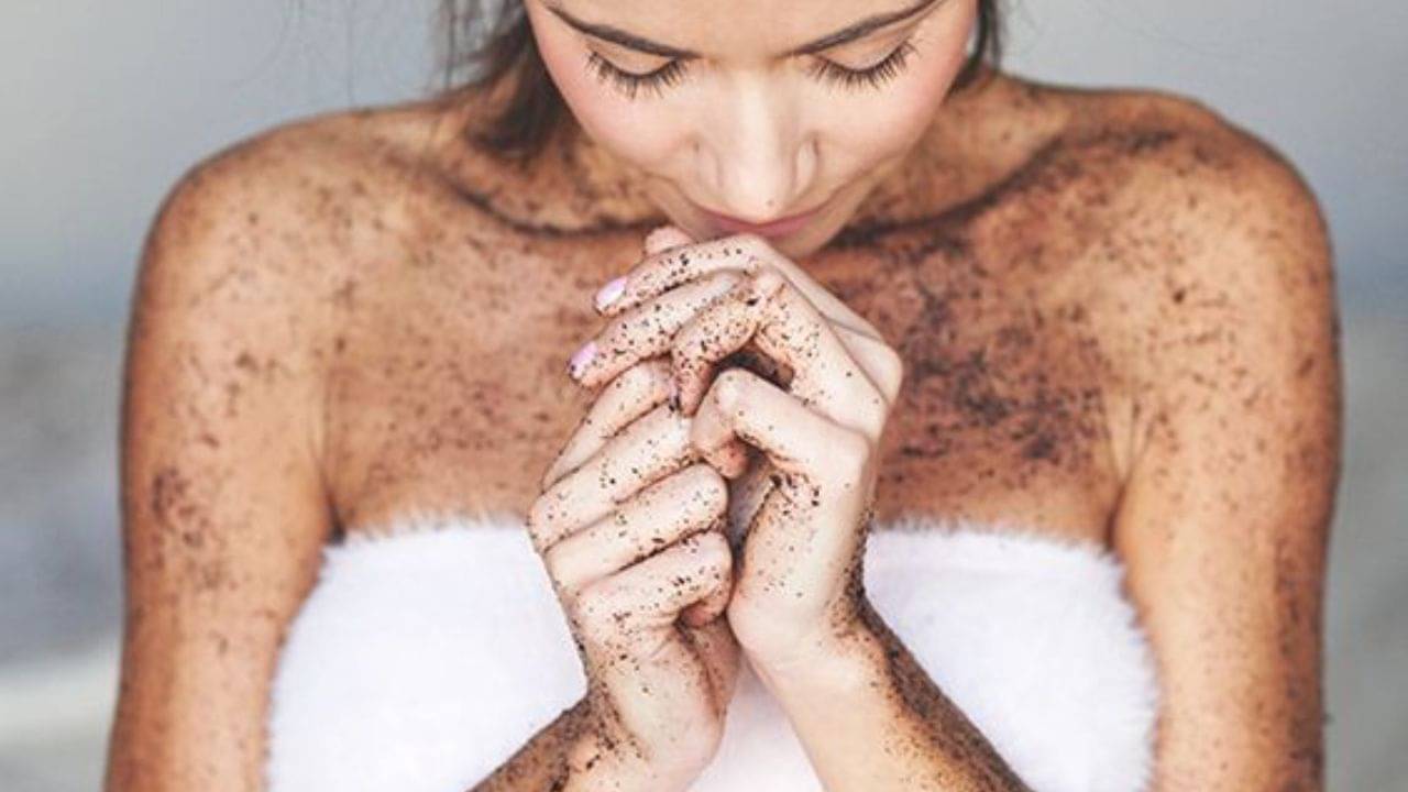 Homemade Scrub: আর নয় পার্লার, বাড়িতেই বডি স্ক্রাব করে পান ম্যাজিকের মতো জেল্লা