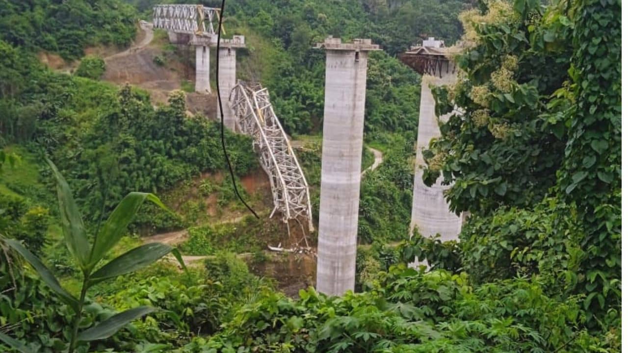 Mizoram Bridge Collapse: ভেঙে পড়ল নির্মীয়মাণ রেল ব্রিজ, মৃত্যু অন্তত ১৭ শ্রমিকের, শোকপ্রকাশ মমতার