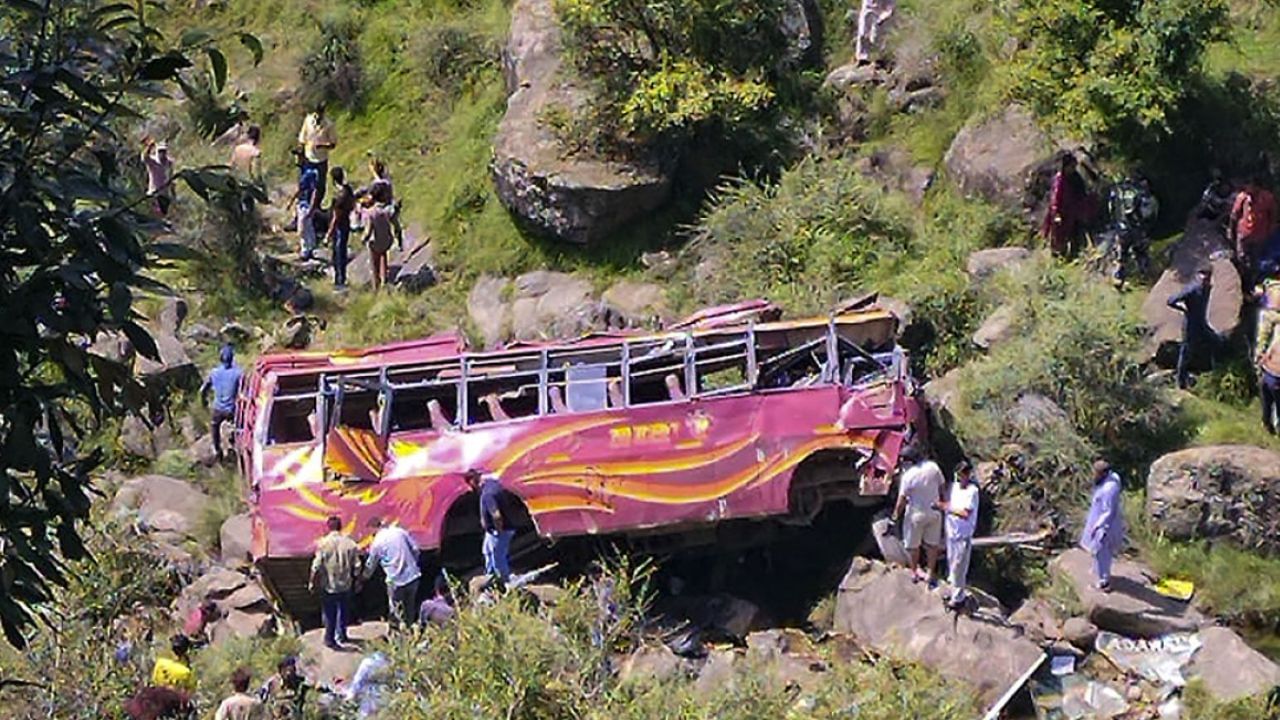 Bus Accident: নেপালে ভয়াবহ বাস দুর্ঘটনায় ৬ ভারতীয়ের মৃত্যু, আহত ১৯