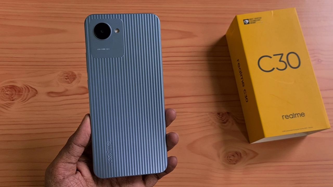 সেই মতো Realme তার ওয়েবসাইটে ফ্রিডম সেলের (Realme Freedom Sale) আয়োজন করেছে। এই সেলের শেষ দিন 10 অগাস্ট অর্থাৎ আজ। সেলে অনেক পণ্যের উপর ডিল এবং ছাড় দেওয়া হচ্ছে। 