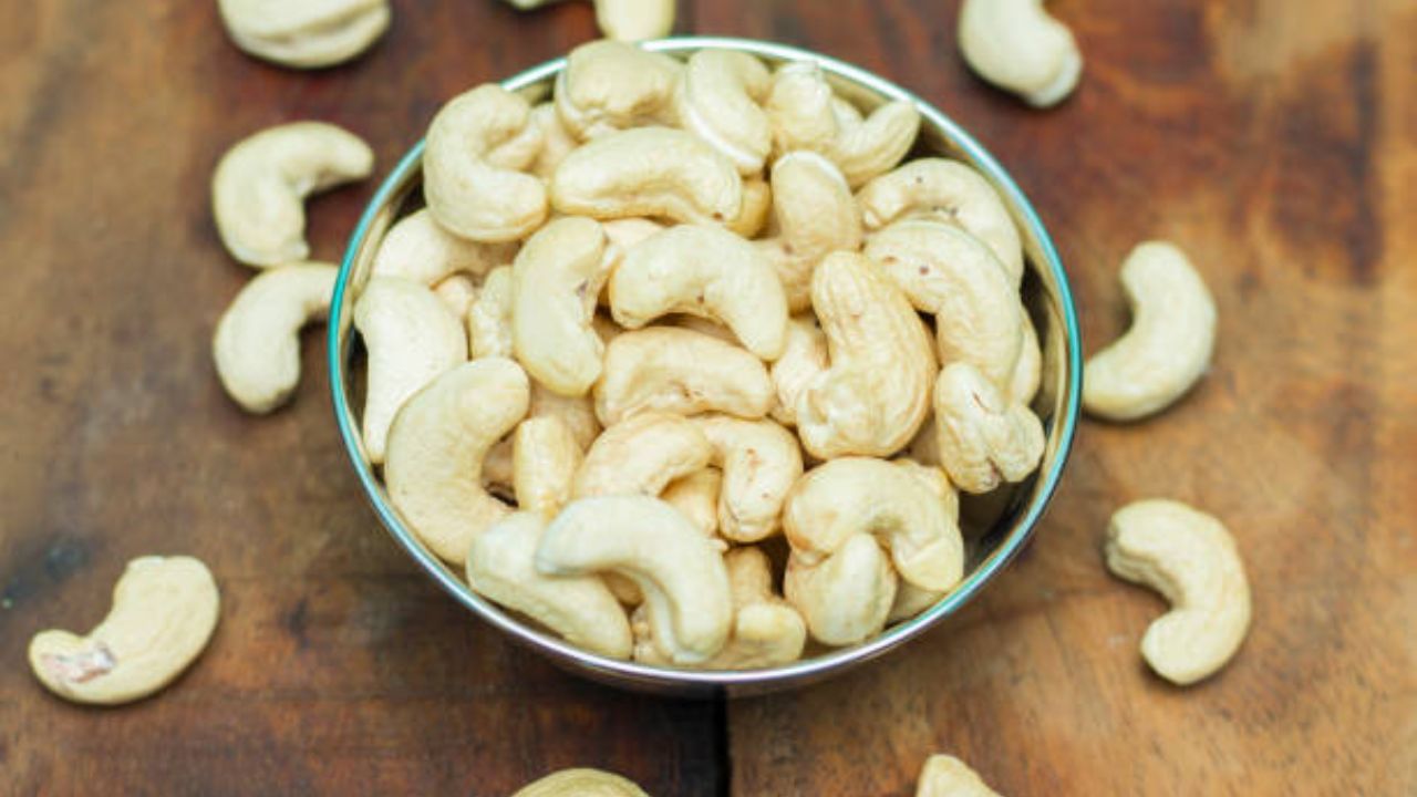 Cashew রোজ কাজু খেলে কি বাড়বে ওজন নাকি কমবে কোলেস্টেরল? Bengali