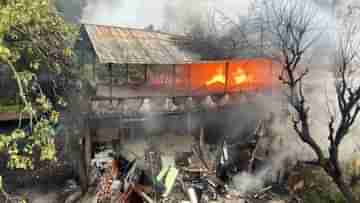 Balurghat Fire: গলগল করে বেরোচ্ছে লেলিহান শিখা, কালো ধোঁয়ায় চতুর্দিকে, জনস্বাস্থ্য দফতরে আগুন