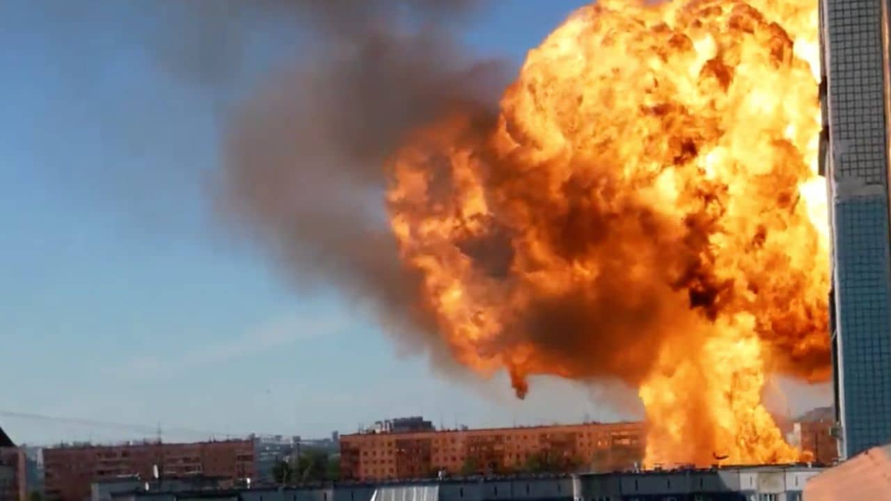 Fire at gas station: গ্যাস স্টেশনে ভয়াবহ আগুন, মৃত শিশু-সহ অন্তত ২৭