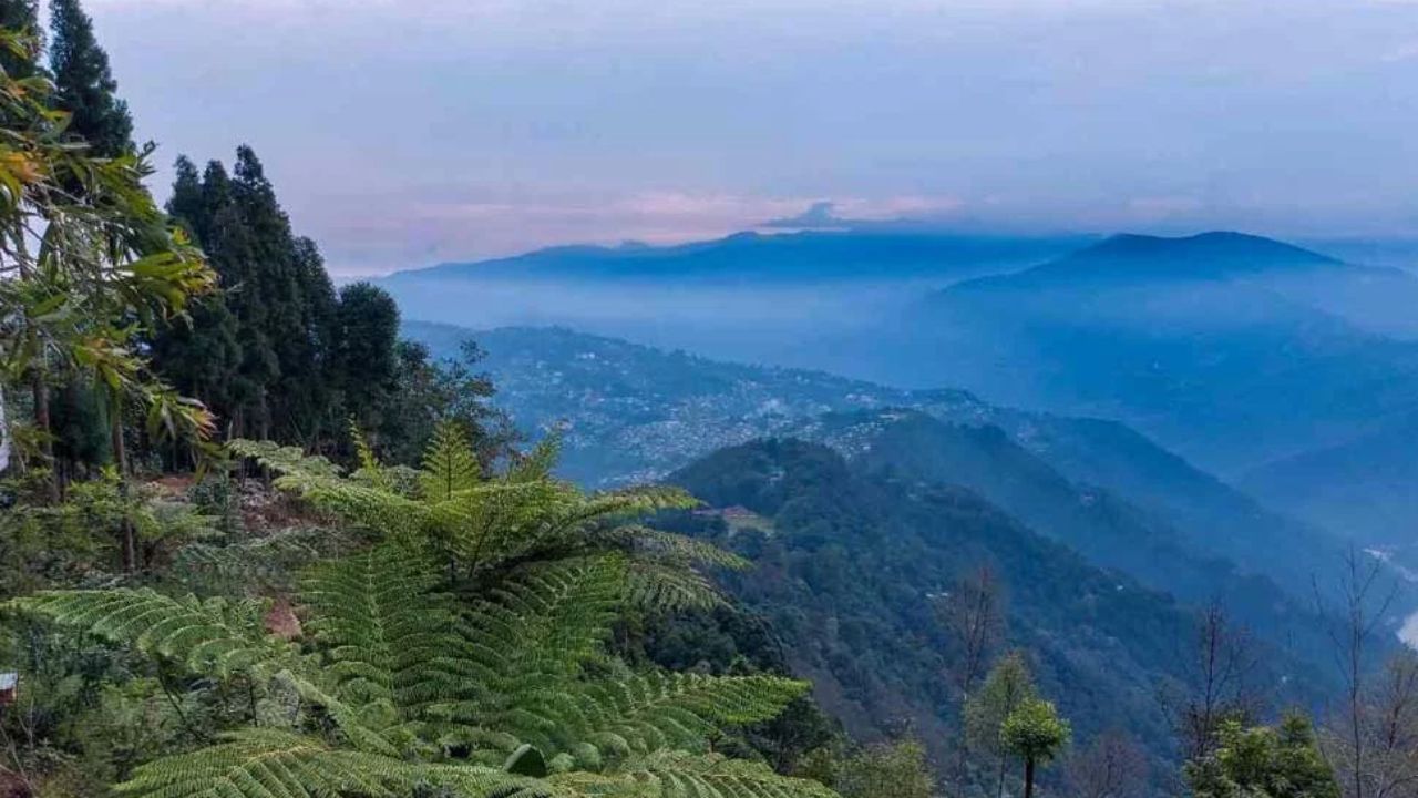 Kalimpong: পুজোয় কালিম্পং যাচ্ছেন? এই পাহাড়ি জনপদে কাটাতে পারেন দু'রাত্রি