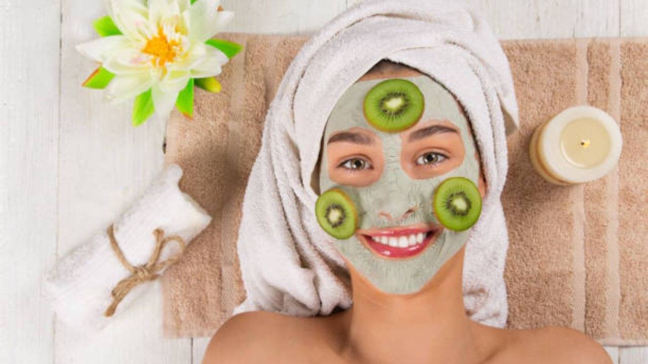 Kiwi Face Pack: খাওয়ার পাশাপাশি মুখেও ঘষে নিন কিউই, ব্রণ থেকে দাগছোপ সব দূর হবে ২ দিনে