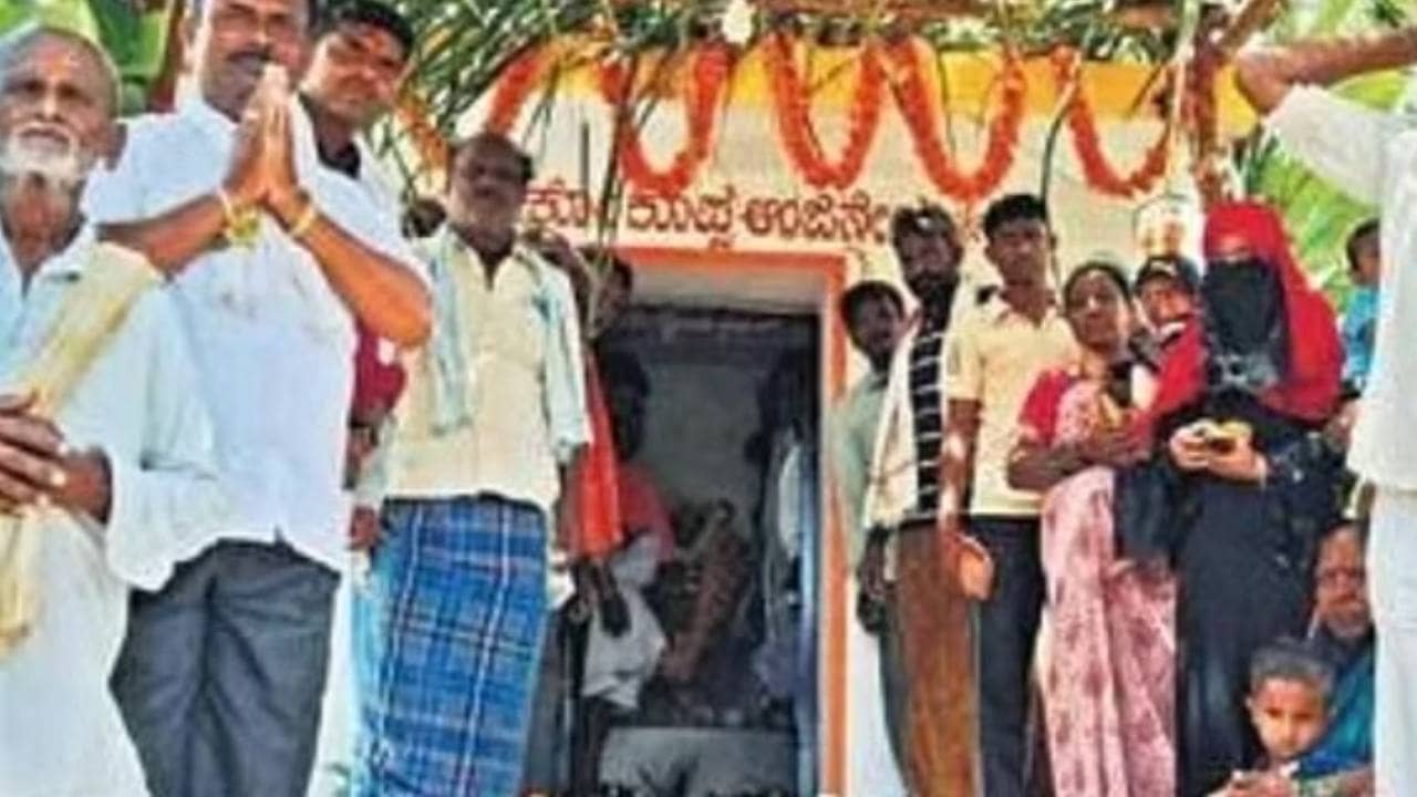 Muslim Priest: সম্প্রীতির গ্রাম, এই হনুমান মন্দিরে দেড়শো বছর ধরে নিত্যপুজো করেন মুসলিমরা