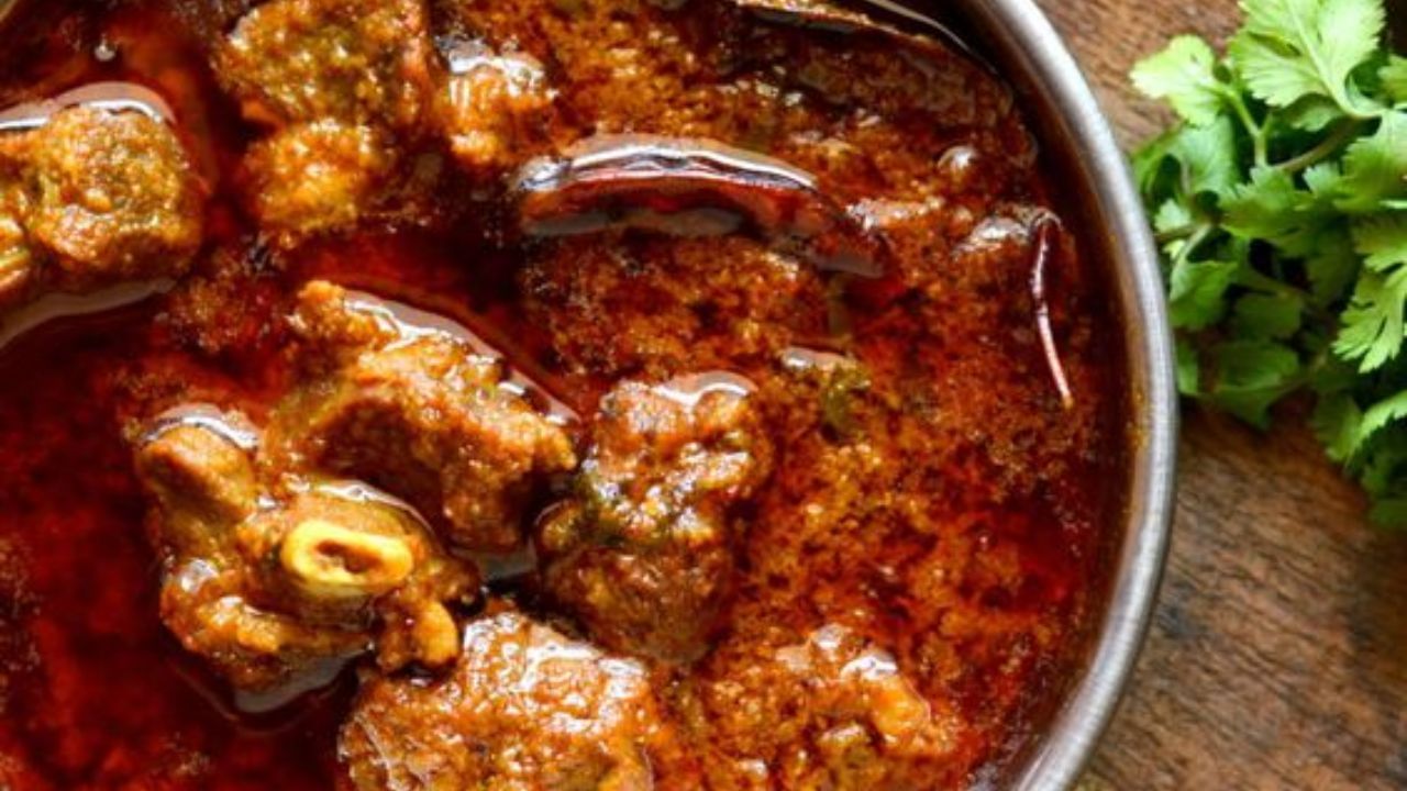 Chicken Korma: ঝাল খেতে পছন্দ করেন? ঝটপট বানিয়ে ফেলুন চিকেন কোর্মা, রইল রেসিপি Chicken Korma: ঝাল খেতে পছন্দ করেন? ঝটপট বানিয়ে ফেলুন চিকেন কোর্মা, রইল রেসিপি