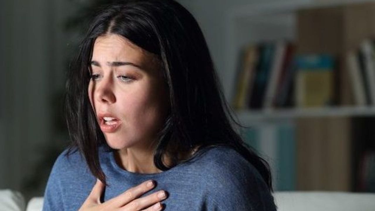 Lung Cancer Symptoms: এই লক্ষণগুলিই বলে দেবে ফুসফুসে ক্যানসার বাসা বাঁধলো কি না Lung Cancer Symptoms: এই লক্ষণগুলিই বলে দেবে ফুসফুসে ক্যানসার বাসা বাঁধলো কি না